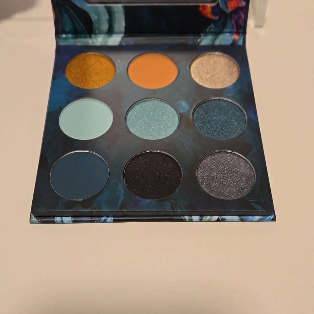 JAFRA Novomarine 9‑Shade Eyeshadow Palette • Matte Satin Shimmer Metallic • NWT